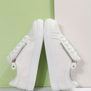 Tênis de skate feminino plus size de cano baixo , modelo versátil com zíper lateral e cadarço, ideal para caminhadas casuais.