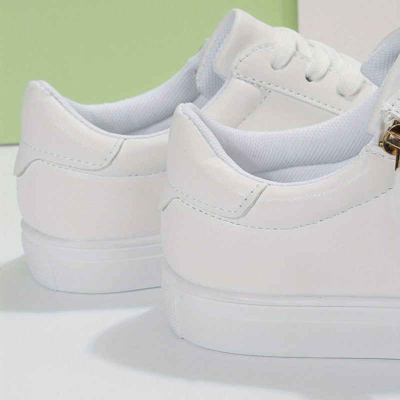 Tênis de skate feminino plus size de cano baixo , modelo versátil com zíper lateral e cadarço, ideal para caminhadas casuais.